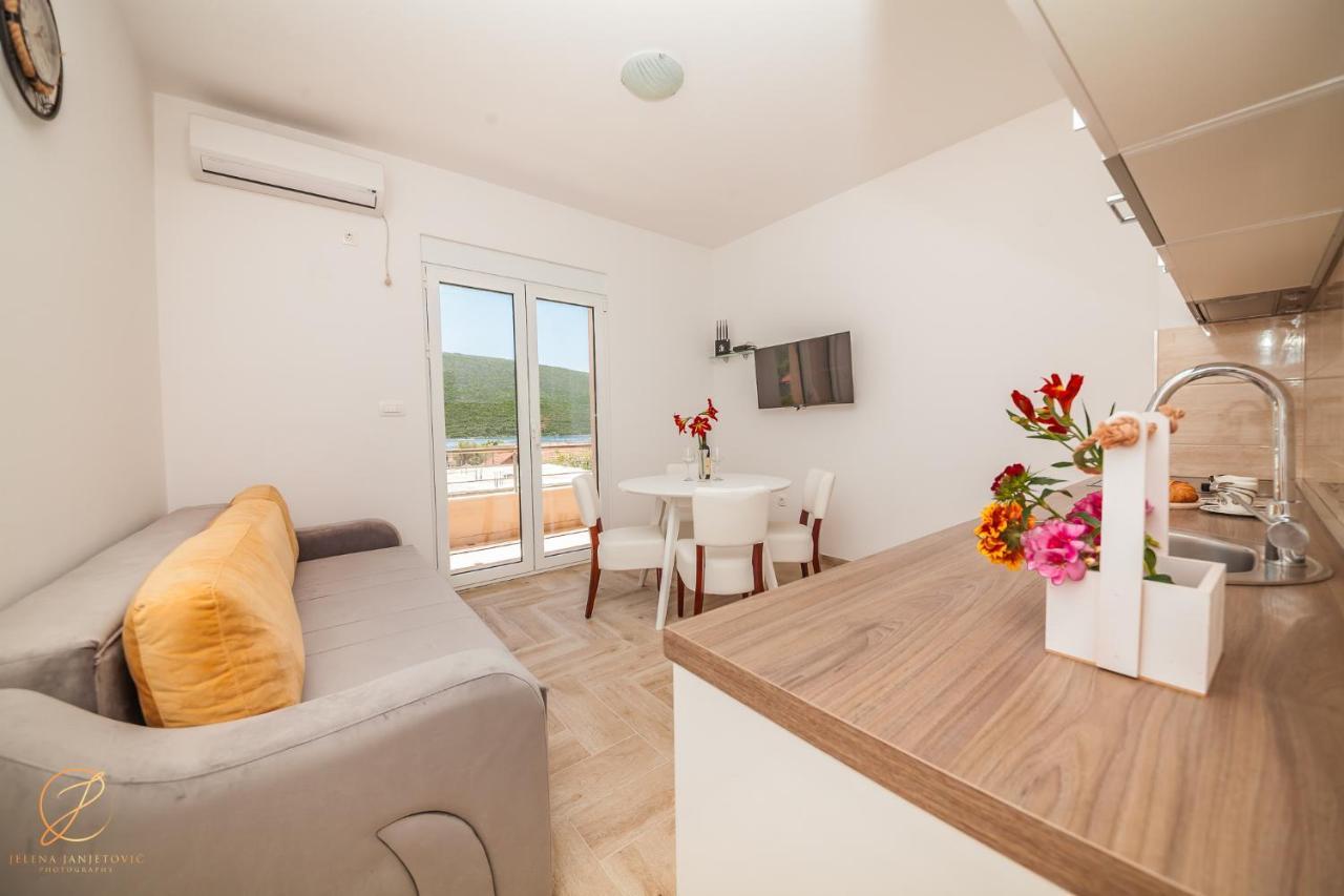 Apartments Ruzmarin ヘルツェグ・ノヴィ エクステリア 写真